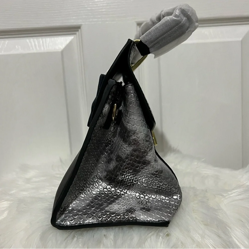 💗 *NEW* Elegant‎ Silver Crocodile Pattern Handbag
